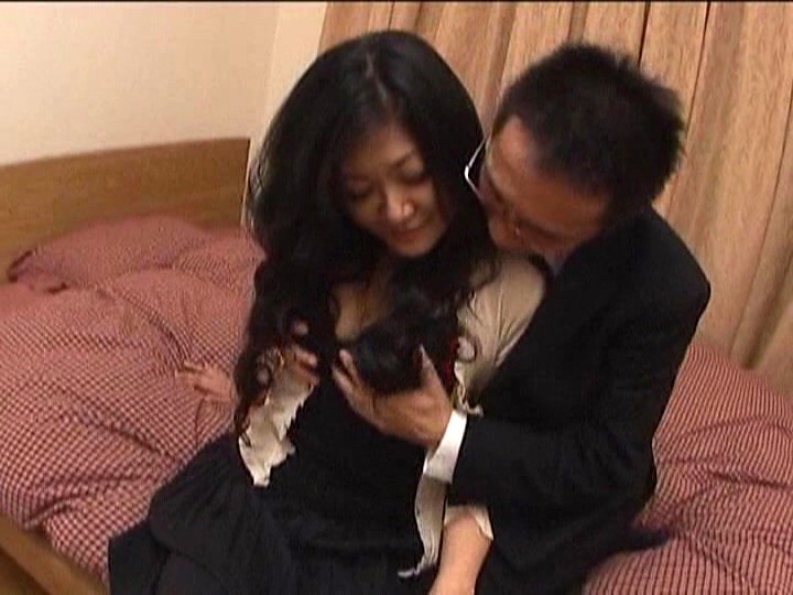 主人の上司に寝取られて・・ 家族ぐるみのお付合いがきっかけでした・・無理やり関係を持たされて以来、主人が会社に行っている家には上司が・・四十路の妻たちに本当にあった寝取り寝取られドキュメント5実話！