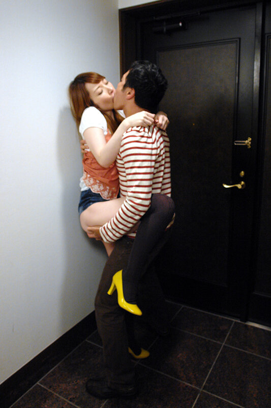 友達の夫を欲しがる横取り誘惑女