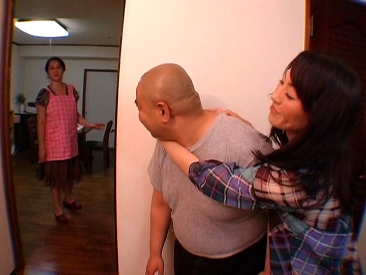 愛妻が見ていない隙に隣の奥様に寝取られたボク