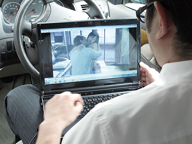 夫の目の前で寝取られて…秋野千尋・北川エリカ