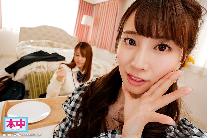 至近距離に彼女がいるのに耳元でコソコソ口説いてくるささやき誘惑中出し 初川みなみ初川みなみ