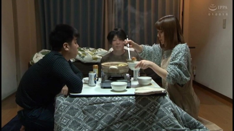 川の字で寝ていた彼女が僕の真横で親友に夜○いされて完堕ちしている 涼花くるみ涼花くるみ