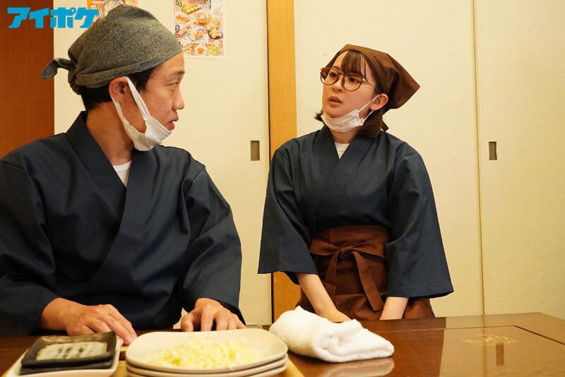 バイト場の口うるさくて大嫌いな先輩オタク女子を脱がしたら… ぷるんぷるん巨乳おっぱいボディで、僕は理性をなくし雪崩れ込むようにむしゃぶり突いた… 梓ヒカリ梓ヒカリ