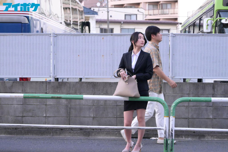 同棲中の彼氏が不在中に、相性抜群だった元カレを連れ込みただひたすらSEXしまくった私。 「元カレとのSEXが忘れられなくて…」 藤井いよな藤井いよな