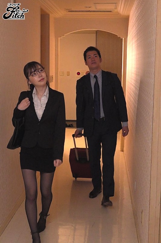 新婚の僕が出張先で女上司とまさかの相部屋 朝から晩まで性奴●にされた逆NTR 深田えいみ深田えいみ