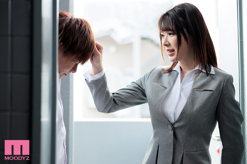 寮の向かい部屋は僕の憧れ巨乳女教師 こっそり覗きを楽しんでいたがバレてしまった日から…まさかのオッパイ誘惑がエスカレートして我慢できず勃起チ○ポを見せつけた 辻井ほのか辻井ほのか