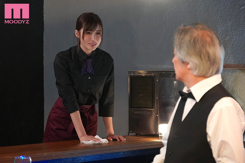 「店長、今日は帰らせないから…」時短営業逆NTR 閉店後、妻に隠れて密になる2人。子宮に擦り付けイキ狂う腰使いに何度も何度も中出ししてしまった僕… 藤森里穂藤森里穂