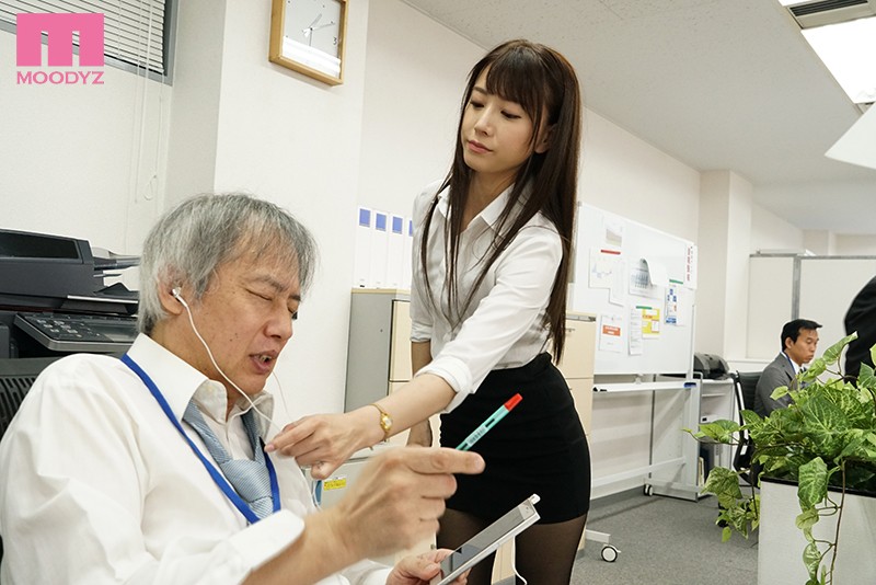 年下の女上司が生意気だから犯したい… 初川みなみ初川みなみ
