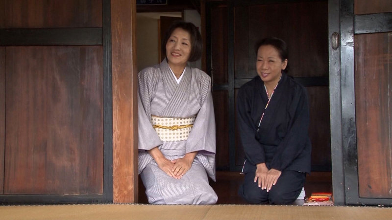 こんなおばさんに何するの！女を忘れた場末の温泉宿の熟女（女将/仲居/女性客）でも密室で絶倫チ○ポに迫られたら なすすべはない…全国秘湯めぐり