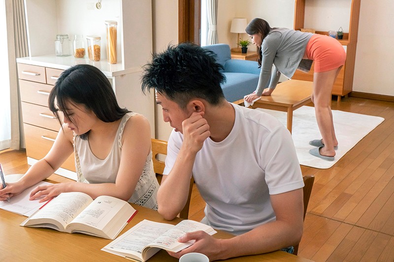 彼女に内緒で彼女の母ともヤってます… 滝川恵理滝川恵理（有沢実紗）