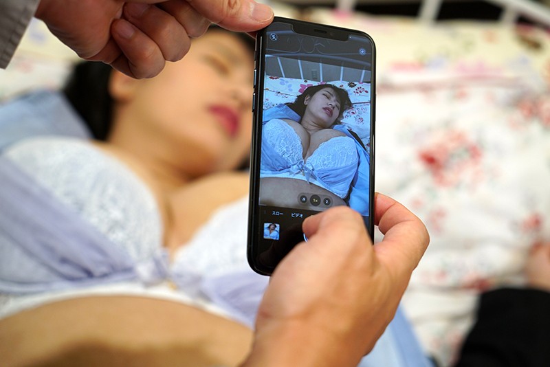 社長のバカ息子に目を付けられた爆乳妻 春菜はな春菜はな