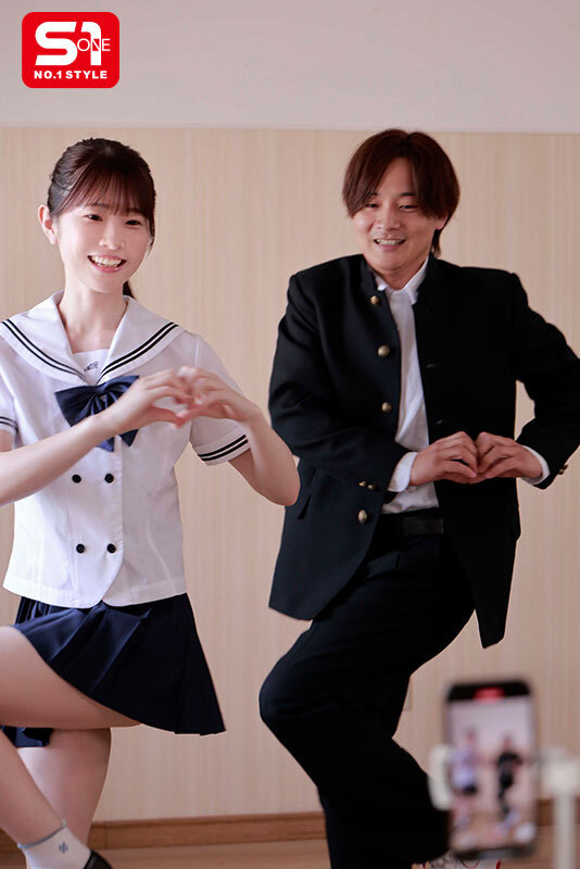 人気学生カップルインフルエンサーがSNSでバズりたくて迷い込んだ先は濃厚絶倫オヤジが住む淫欲まみれの変態村だった…。 白上咲花白上咲花