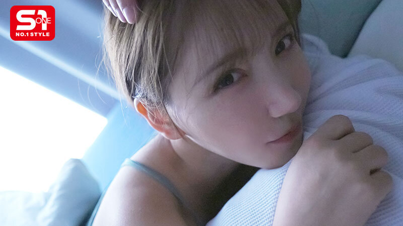 ヤリサーの男達に雑に寝取られといてピースなんかすんなよ… 僕の大切な年下彼女が大学のチャラ男たちとノリノリSEXを楽しんでいた…。 三田真鈴三田真鈴