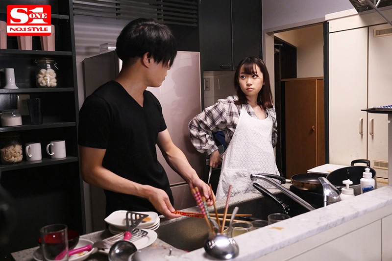 川の字で寝ていた彼女が真横で親友に夜●いされているのに寝たふりをする僕。 架乃ゆら架乃ゆら