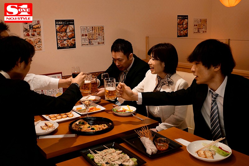 「ホテルで休憩しよっか？」 酔いつぶれた僕が会社の巨乳受付嬢の奥田さんに逆お持ち帰りされ一線を越えた夜。 奥田咲奥田咲