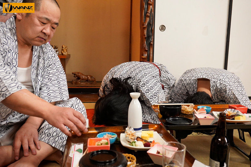 社員旅行で下品な宴会ゲームをやらされて発情した同僚たちに一晩中犯●れた彼女 佐山愛佐山愛