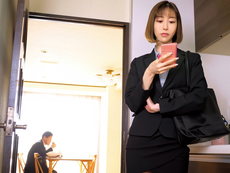 不倫妻の連れ込み情事 ～若い間男に喘ぐ妻と嫉妬勃起を止められない夫～ 黒川すみれ黒川すみれ