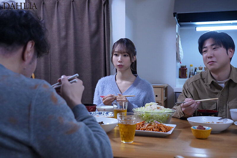 「女に興味ない」と言い続ける32年間『彼女無し』の友人に妻を1泊2日預けたら、不眠不休で11発中出しされて帰ってきた-。 与田りん与田りん
