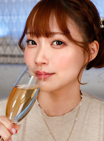 【VR】3日後に結婚する大学時代の元カノと同窓会で10年ぶりに会ったらマリッジブルーになっていたので何度も中出しして慰めてあげた… 結月りあ